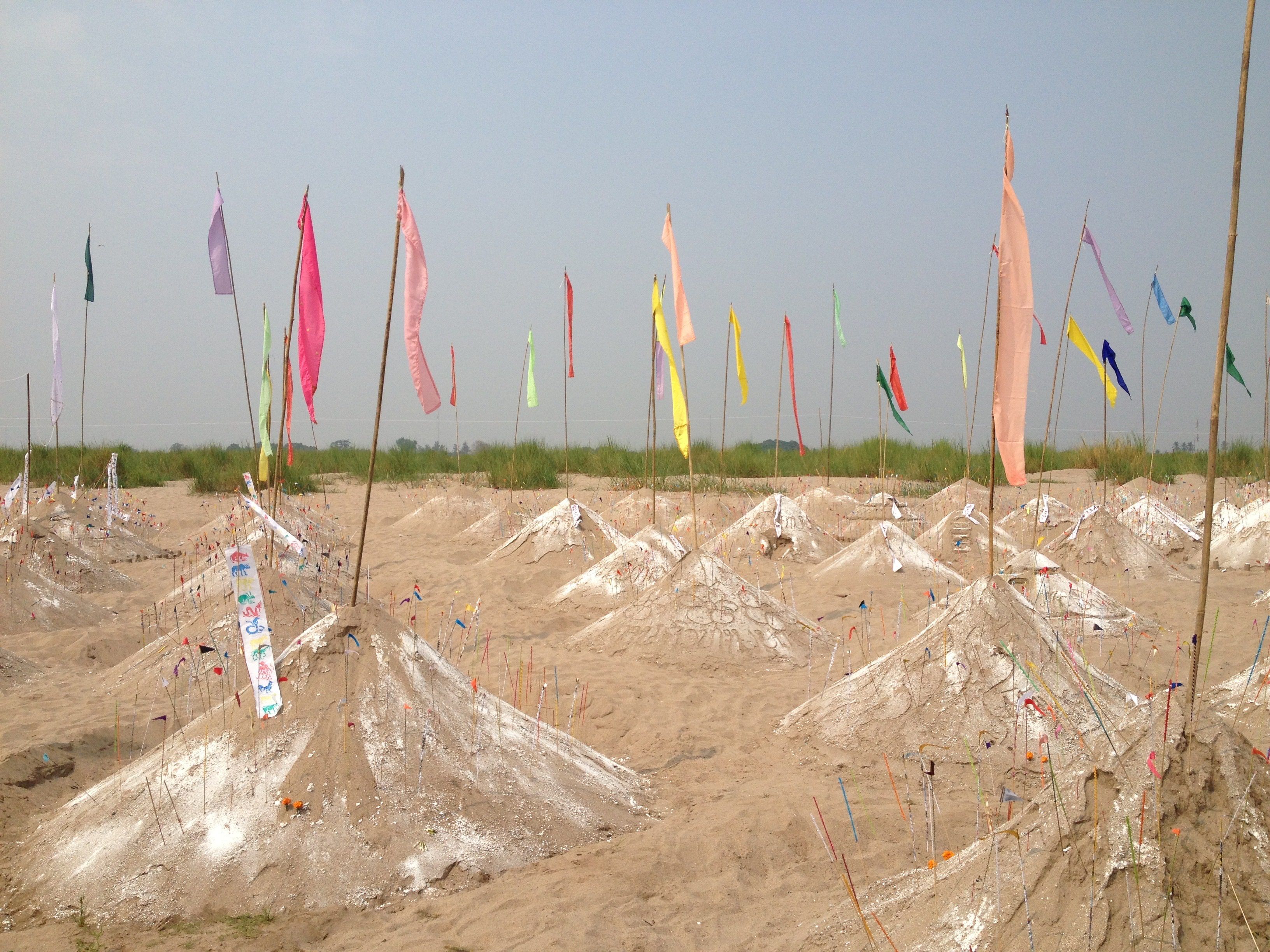 Sand stupas