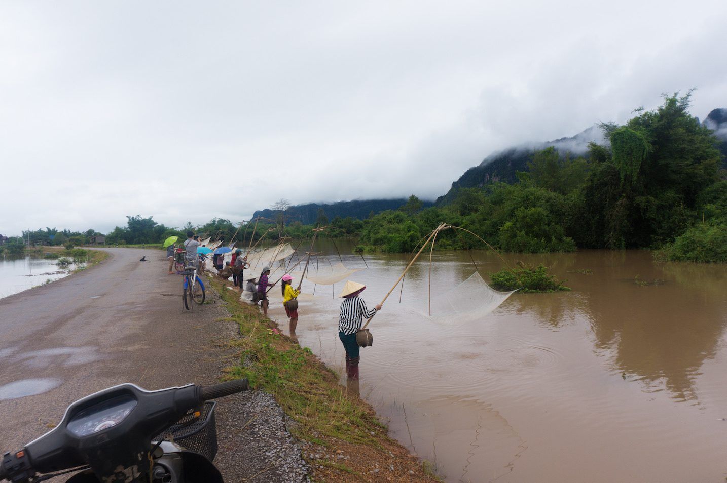 Lift net fishing on the road