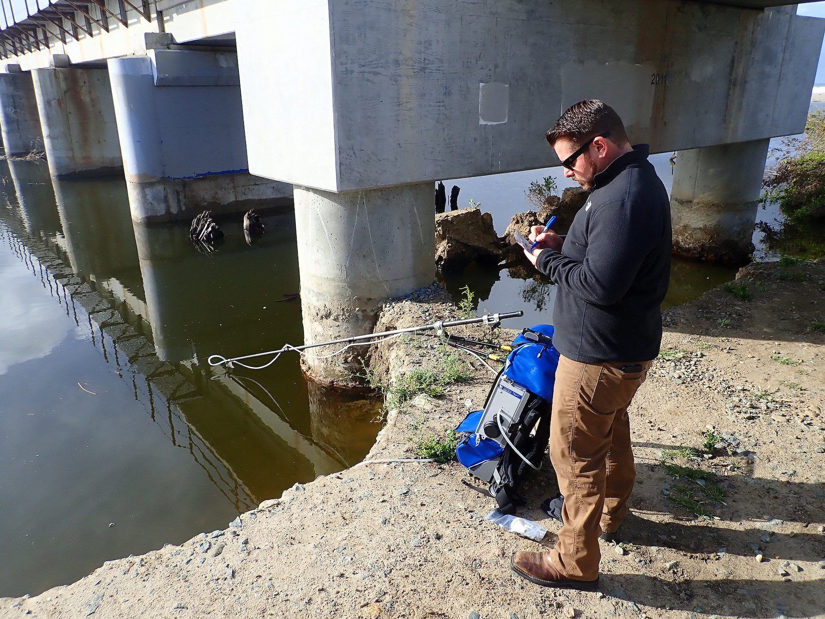 Backpack-sampling-for-eDNA-in-San-Mateo-Creek