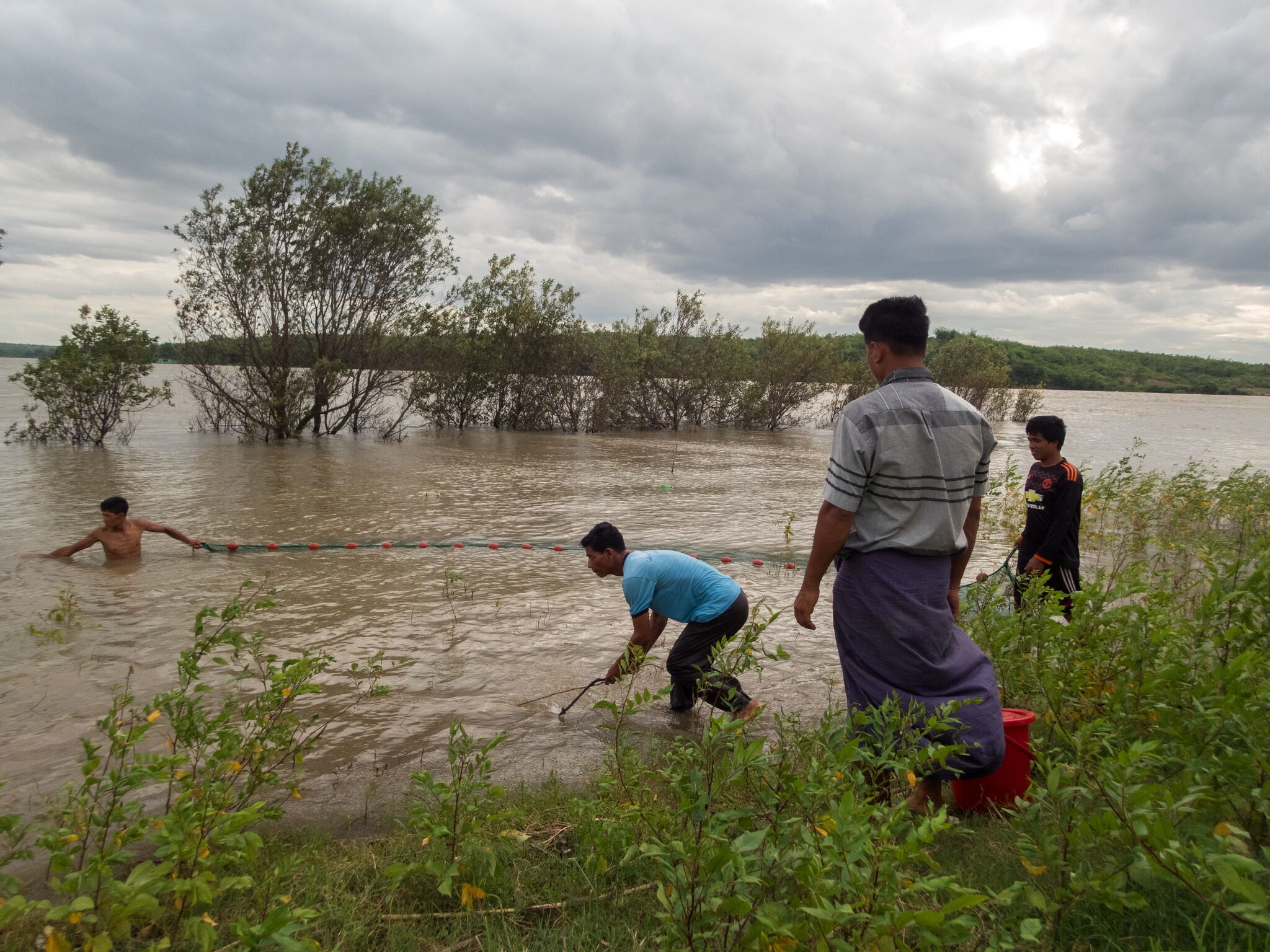 Fish survey on the Ayeyarwady River