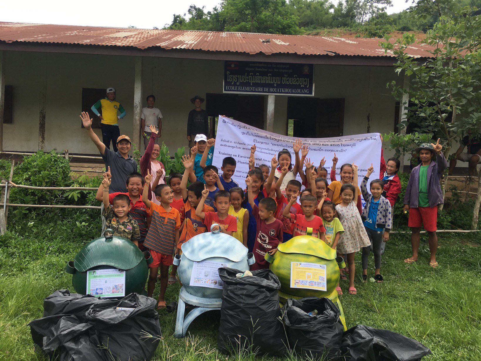 Houaykhoualouang Primary School Cleanup