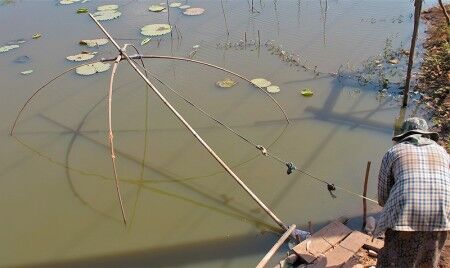 Lift net underwater