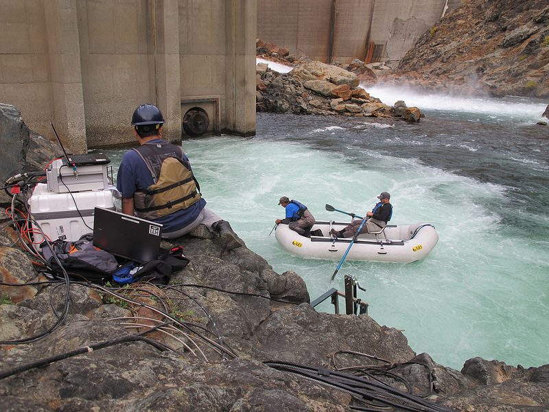 Deploying HTI Acoustic Hydrophone Receivers